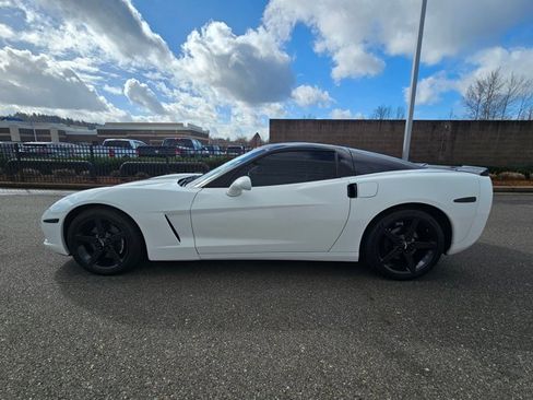 Used 2007 Chevrolet Corvette Coupe RWD image 2