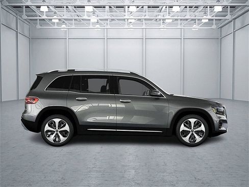 New 2025 Mercedes-Benz GLB 250 4MATIC image 2