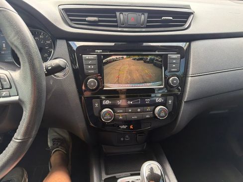 Used 2020 Nissan Rogue SV FWD image 11