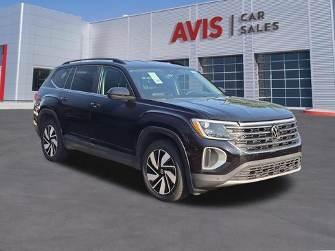 Used 2025 Volkswagen Atlas SE FWD image 3