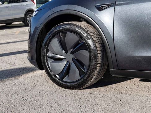 Used 2026 Tesla Model Y Long Range image 7