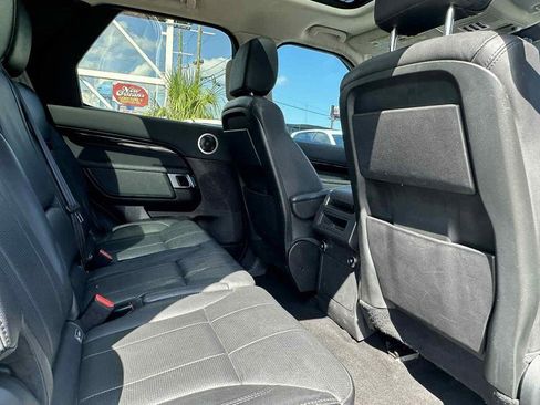Used 2018 Land Rover Discovery SE image 22