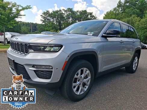 Used 2023 Jeep Grand Cherokee Limited w/ Luxury Tech Group II AWD/4WD image 3