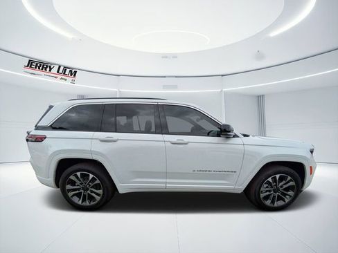 New 2025 Jeep Grand Cherokee Overland w/ Luxury Tech Group IV image 2