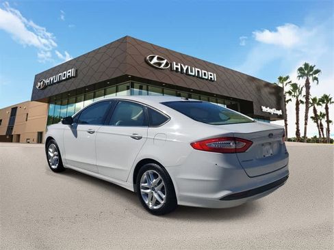 Used 2013 Ford Fusion SE image 2