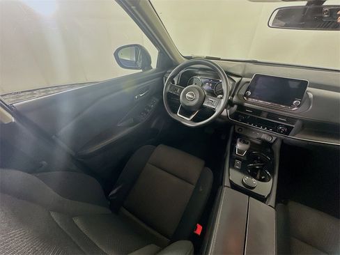 Used 2024 Nissan Rogue SV image 9