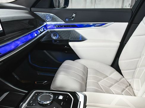 Used 2024 BMW i7 M70 w/ Executive Package AWD/4WD image 53