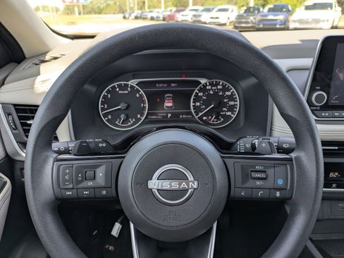 Used 2023 Nissan Rogue SV FWD image 23