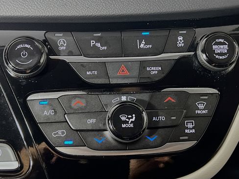 Used 2024 Chrysler Pacifica Touring-L FWD image 26