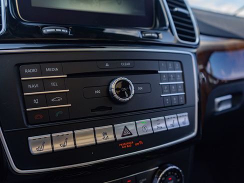 Used 2017 Mercedes-Benz GLS 550 4MATIC image 17