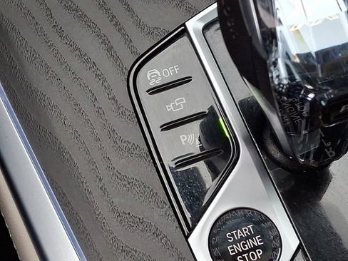 Used 2022 BMW X7 xDrive40i w/ Executive Package image 32