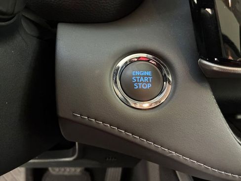 Used 2022 Toyota Highlander XLE AWD/4WD image 24