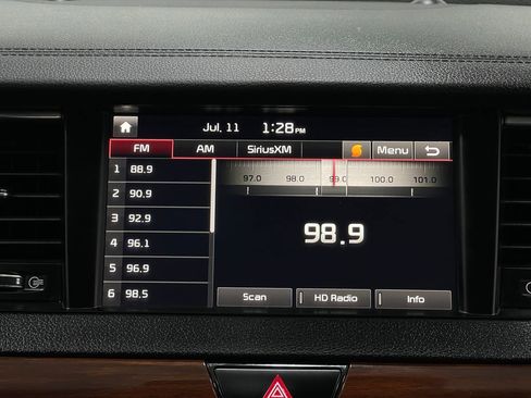 Used 2018 Kia Cadenza Technology image 25