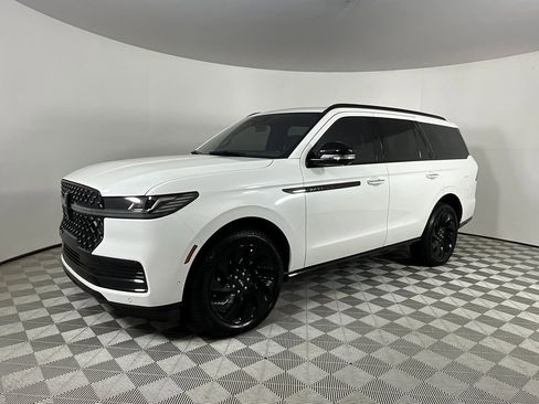 Used 2025 Lincoln Navigator Reserve w/ Jet Appearance Package image 1