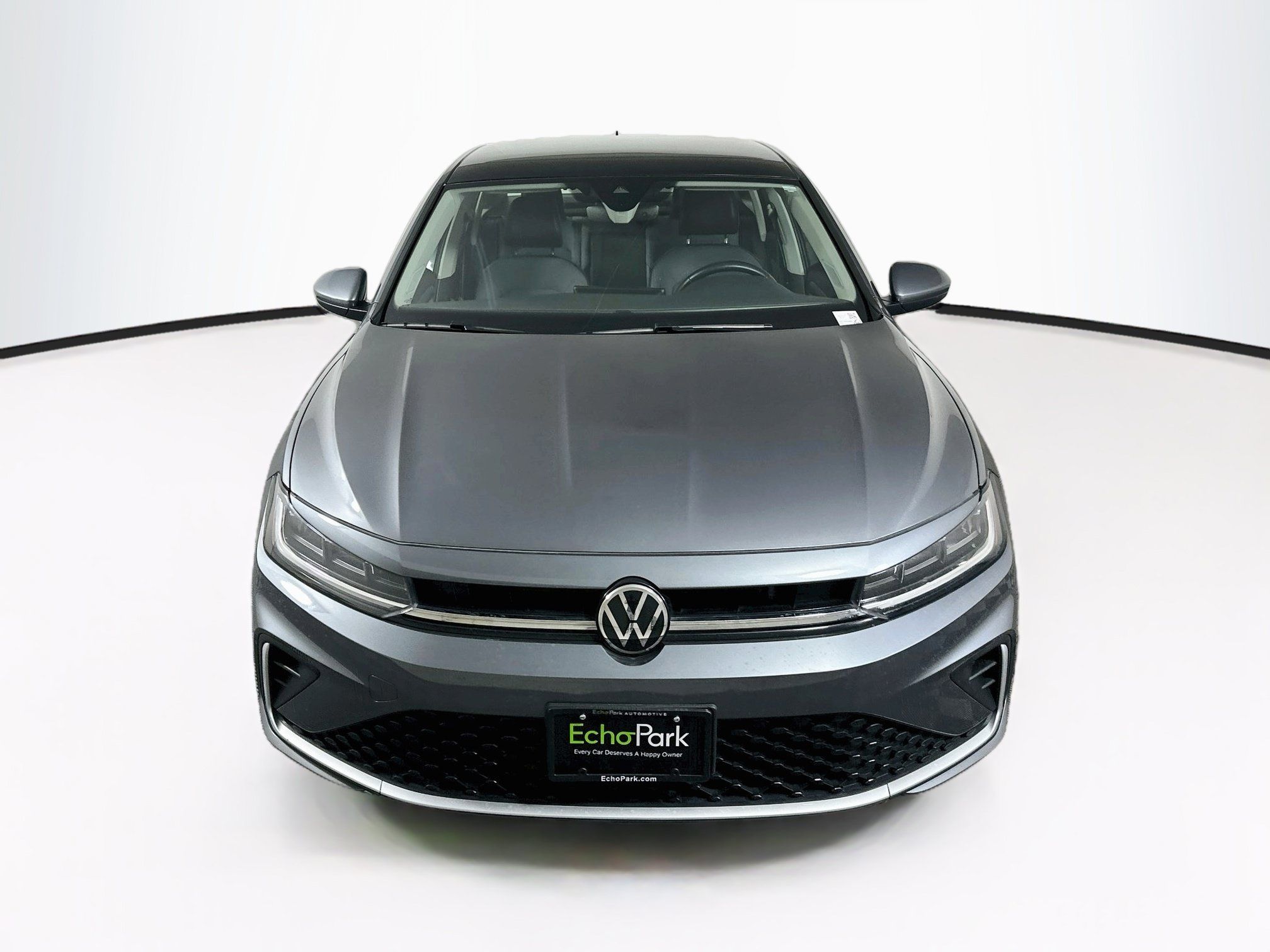 Used 2025 Volkswagen Jetta SE FWD image 2