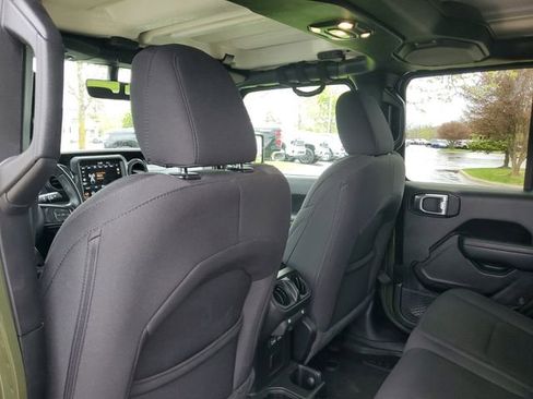 Used 2022 Jeep Gladiator Sport AWD/4WD image 9