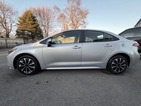 Used 2021 Toyota Corolla LE FWD image 4