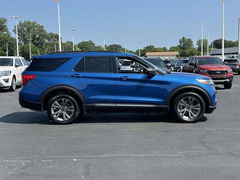 Used 2021 Ford Explorer XLT w/ Equipment Group 202A AWD/4WD image 2