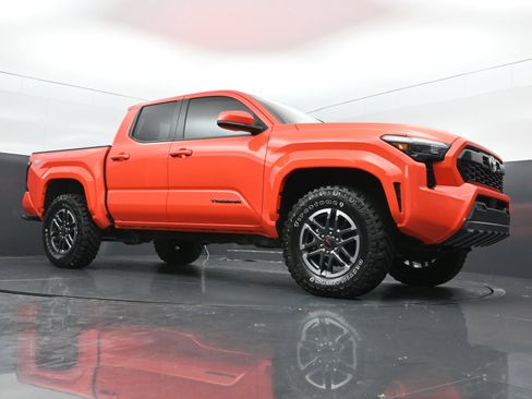 Used 2024 Toyota Tacoma TRD Sport AWD/4WD image 40