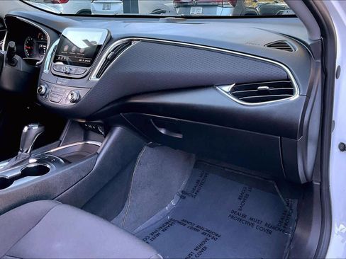 Used 2020 Chevrolet Malibu LT image 18