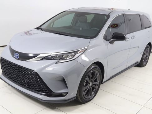 Used 2024 Toyota Sienna XSE image 23