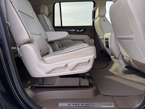 Used 2023 GMC Yukon XL Denali image 30