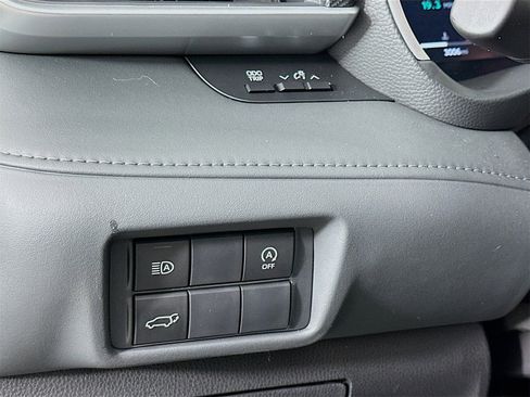 Certified 2025 Toyota Highlander XSE image 10