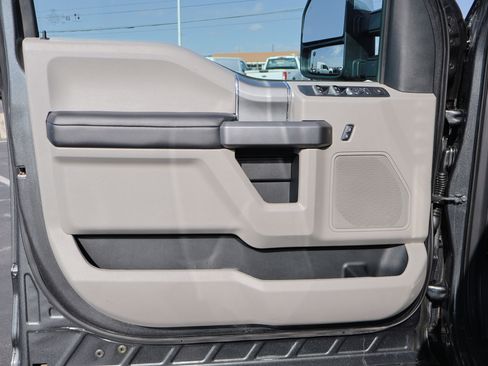 Used 2020 Ford F250 XLT w/ XLT Premium Package image 13