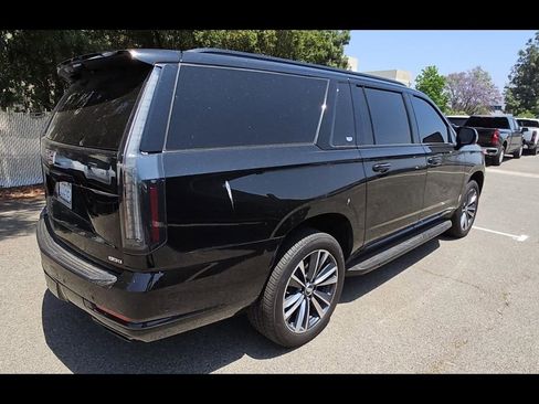 Used 2025 Cadillac Escalade ESV Sport AWD/4WD image 4