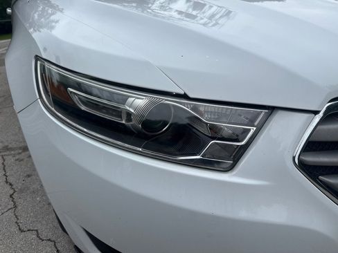 Used 2017 Ford Taurus SE FWD image 2