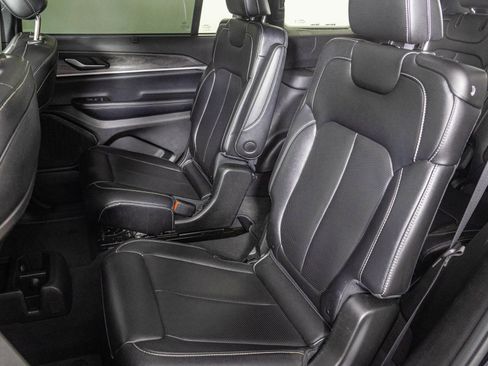 Used 2024 Jeep Grand Cherokee L Limited w/ Luxury Tech Group II AWD/4WD image 42
