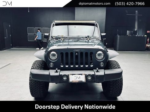 Used 2017 Jeep Wrangler Unlimited Rubicon w/ Connectivity Group AWD/4WD image 11