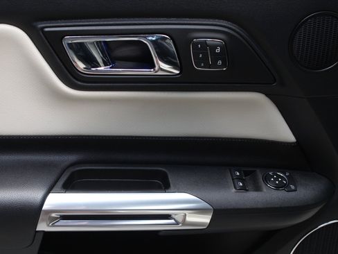 Used 2015 Ford Mustang 50 Years RWD image 32
