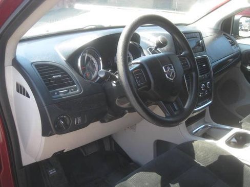 Used 2016 Dodge Grand Caravan SXT FWD image 16