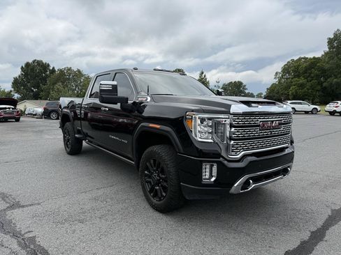 Used 2022 GMC Sierra 2500 Denali w/ Denali Black Diamond Edition AWD/4WD image 9