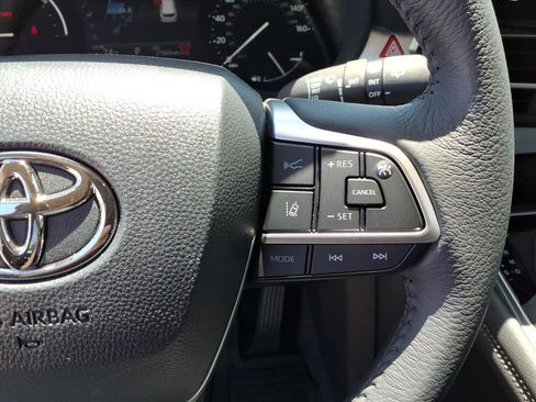 Used 2025 Toyota Sienna XLE w/ XLE Plus Package AWD/4WD image 26
