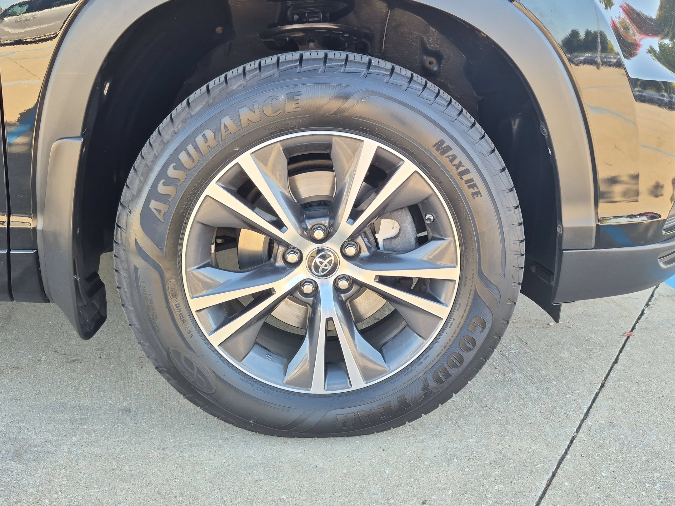 Used 2016 Toyota Highlander XLE AWD/4WD image 35