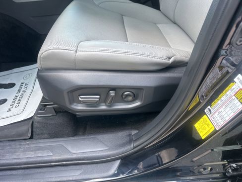 Used 2025 Toyota Tundra Limited AWD/4WD image 30
