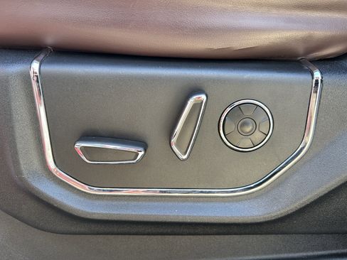 Used 2016 Ford F150 Platinum w/ Equipment Group 701A Luxury image 15