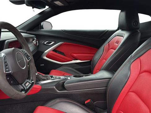 Used 2021 Chevrolet Camaro SS RWD image 16