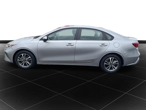 Used 2023 Kia Forte LXS FWD image 2