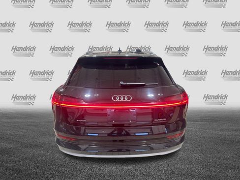 Used 2022 Audi e-tron Premium Plus AWD/4WD image 6