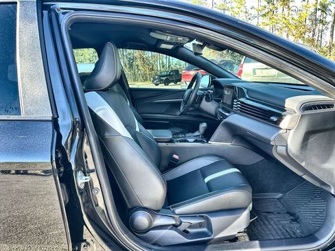 Used 2025 Toyota Camry SE image 26