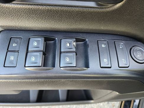 Used 2018 Chevrolet Silverado 1500 Custom w/ Custom Value Package image 17