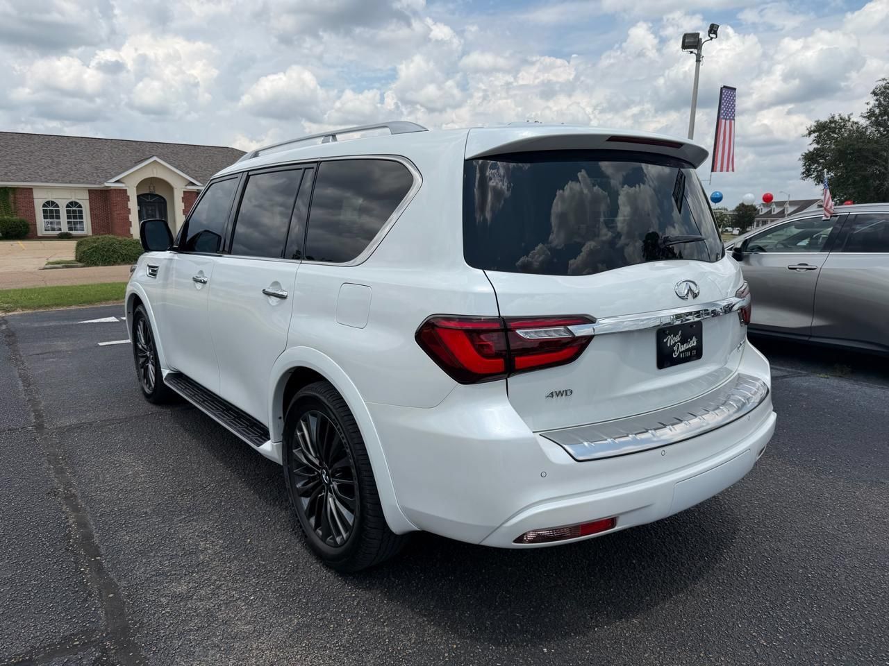 Used 2024 INFINITI QX80 Sensory w/ Cargo Package AWD/4WD image 2