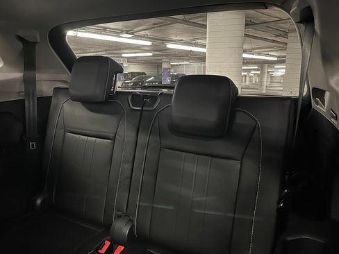 Used 2023 Volkswagen Tiguan SE w/ Panoramic Sunroof Package FWD image 20