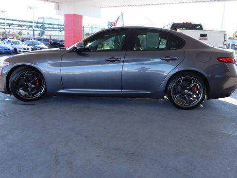 Used 2017 Alfa Romeo Giulia Ti w/ TI 19" Sport Package image 10