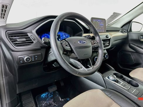 Used 2022 Ford Escape Titanium w/ Titanium Premium Package FWD image 9