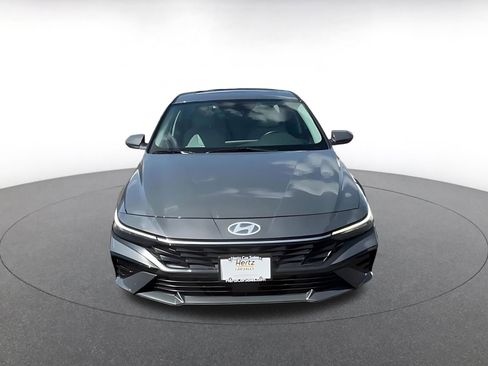 Used 2025 Hyundai Elantra Limited image 4