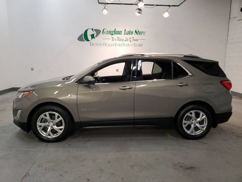 Used 2019 Chevrolet Equinox LT w/ Sun & Navigation Package AWD/4WD image 2